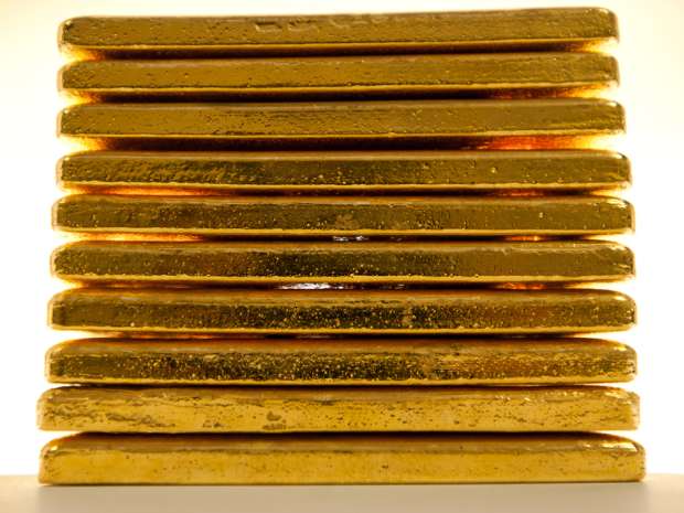 Metals Focus and Thomson Reuters GFMS each launched their 2016 gold reports on Thursday. Both firms are cautious on gold in the short term, as they see prices pulling back in the second quarter after rising a whopping 16 per cent in the first quarter.