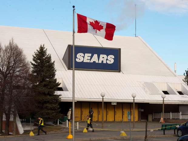 Sears Canada booked a gain of $170.7 million from the sale of JPMorgan & Chase Co's Canadian credit card portfolio associated with the store operator.