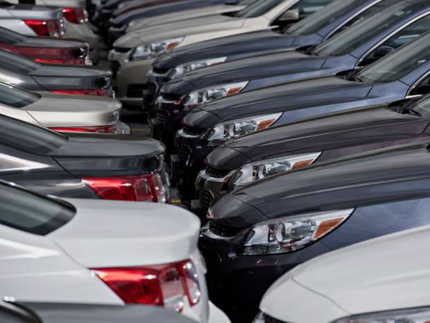 Sales of motor vehicles, which had hit a record in December, sank by 4.9 per cent in January.