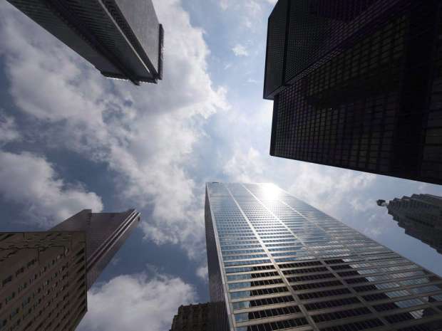 Some Canadian banks could be forced to preserve capital by raising equity or even cutting dividends if oil prices continue to slump, Moody's warns in a new report.