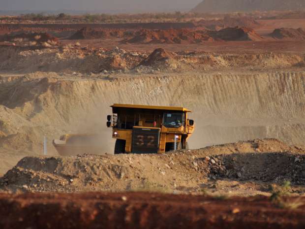 Barrick Gold estimates spending of about US$2 billion if it decides to proceed with projects in Nevada and Peru.