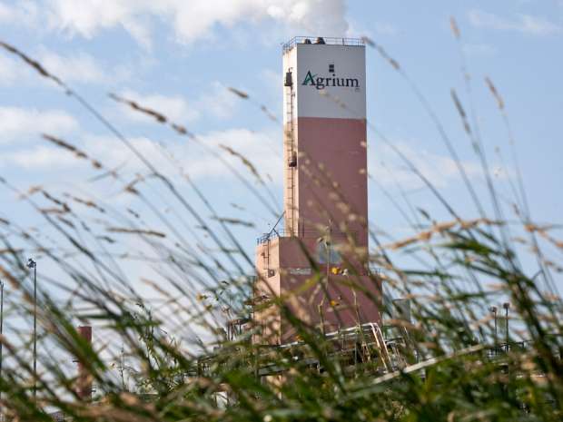 Agrium had US$200 million of net income in the fourth quarter ended Dec. 31, up from US$51 million a year earlier. 