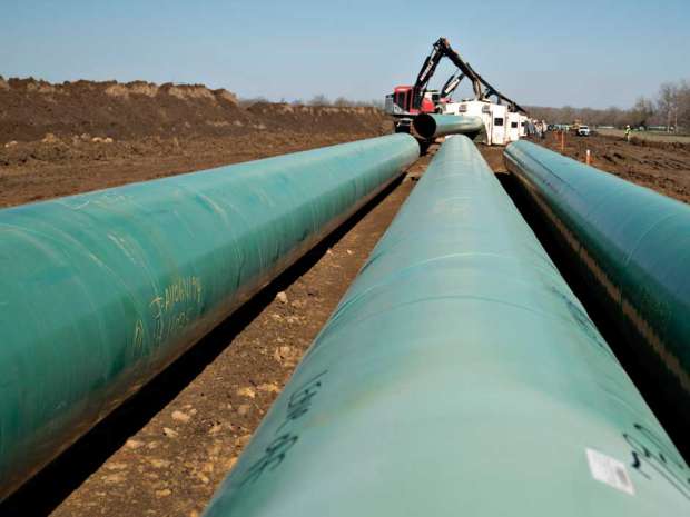 To bolster the Houston Lateral's connection to Gulf Coast markets, TransCanada and Magellan Midstream Partners LP are building a US$50 million pipeline to ship 200,000 bbd between TransCanada's under-construction Houston terminal and Magellan's East Houston terminal.